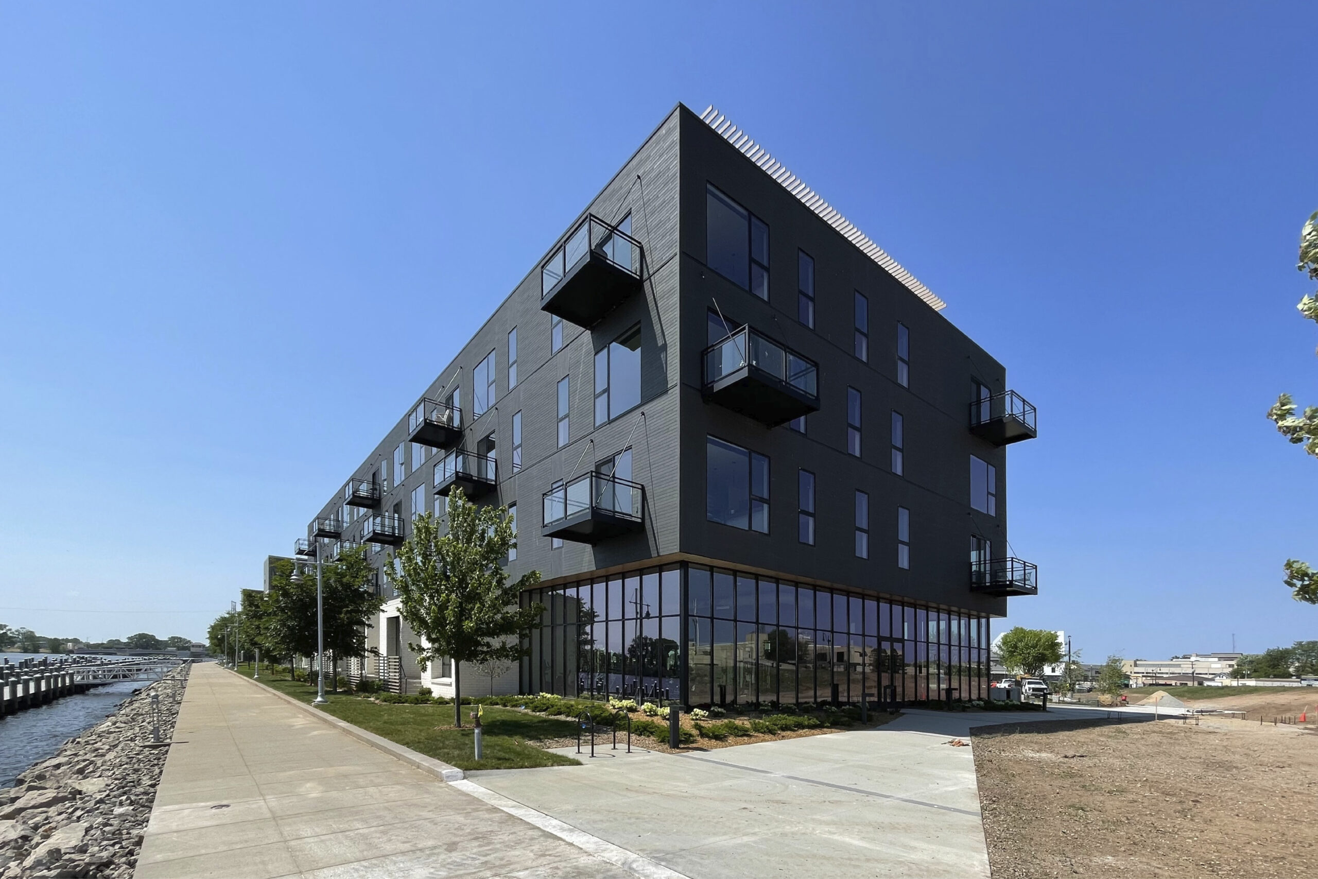 Mackson Corners Waterfront image 3