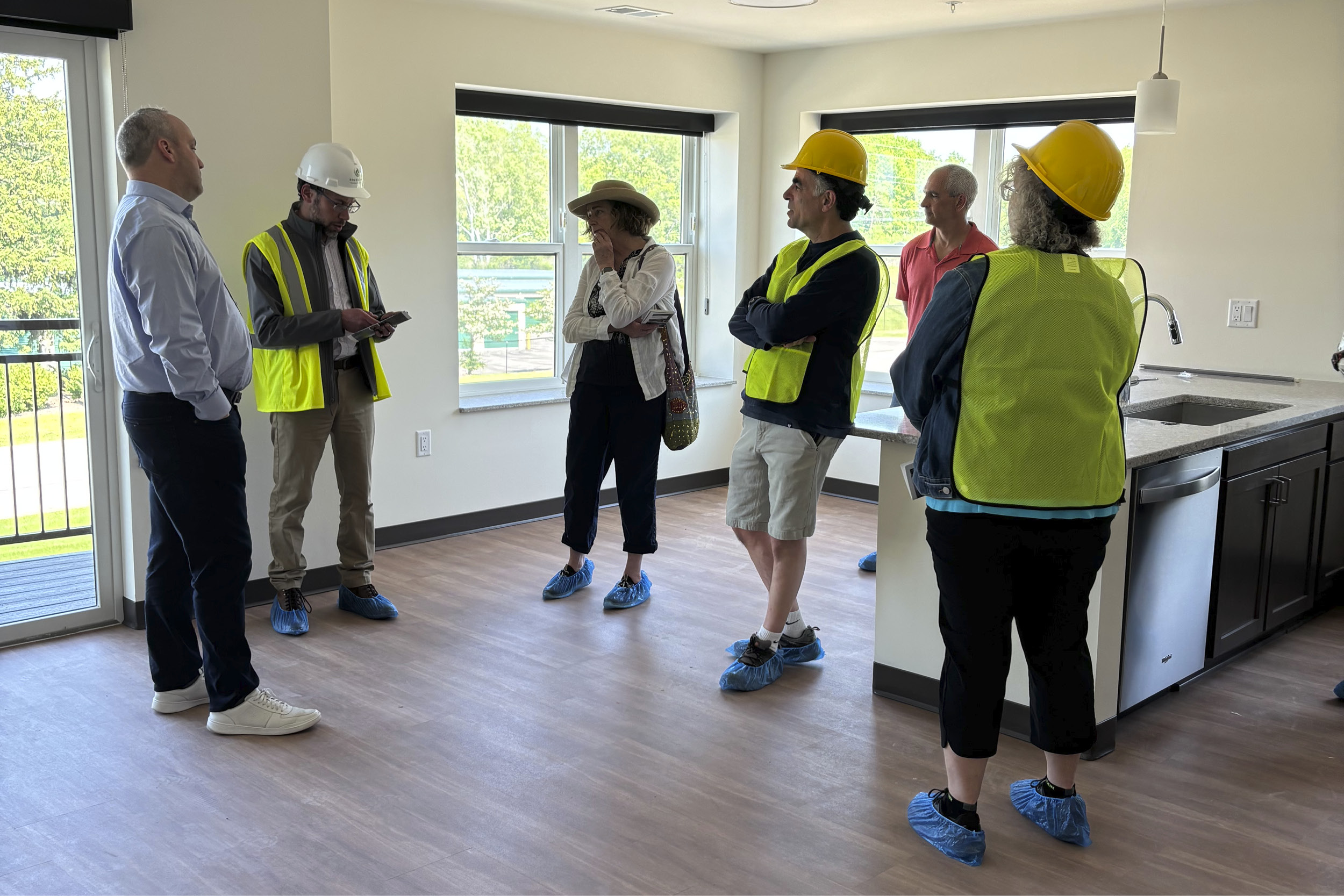 JFS Board Tours Woodale Crossing
